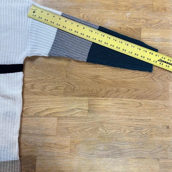 Evelyn Taylor Color-block Knit Oversized V-Neck Sweater (Fall Collection) - Picture 10 of 10